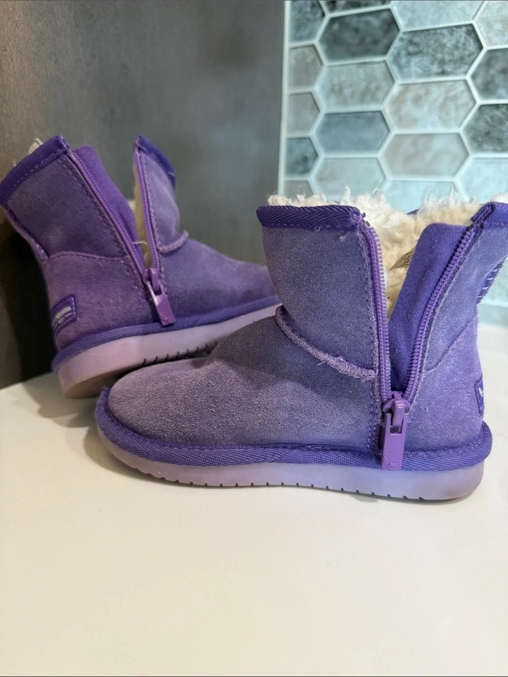 Koolaburra by UGG Victoria Mini Girls Toddler Boot - size 8